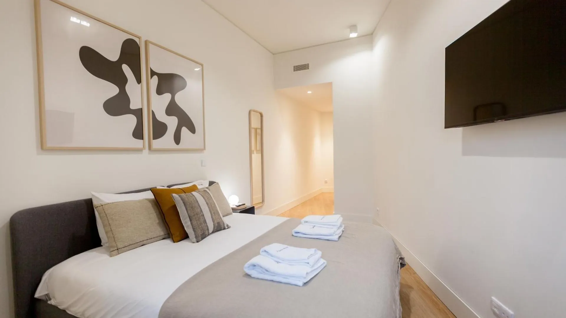 Апартаменты Flh Cais Sodre Chic Urban Flat With Balcony Лиссабон
