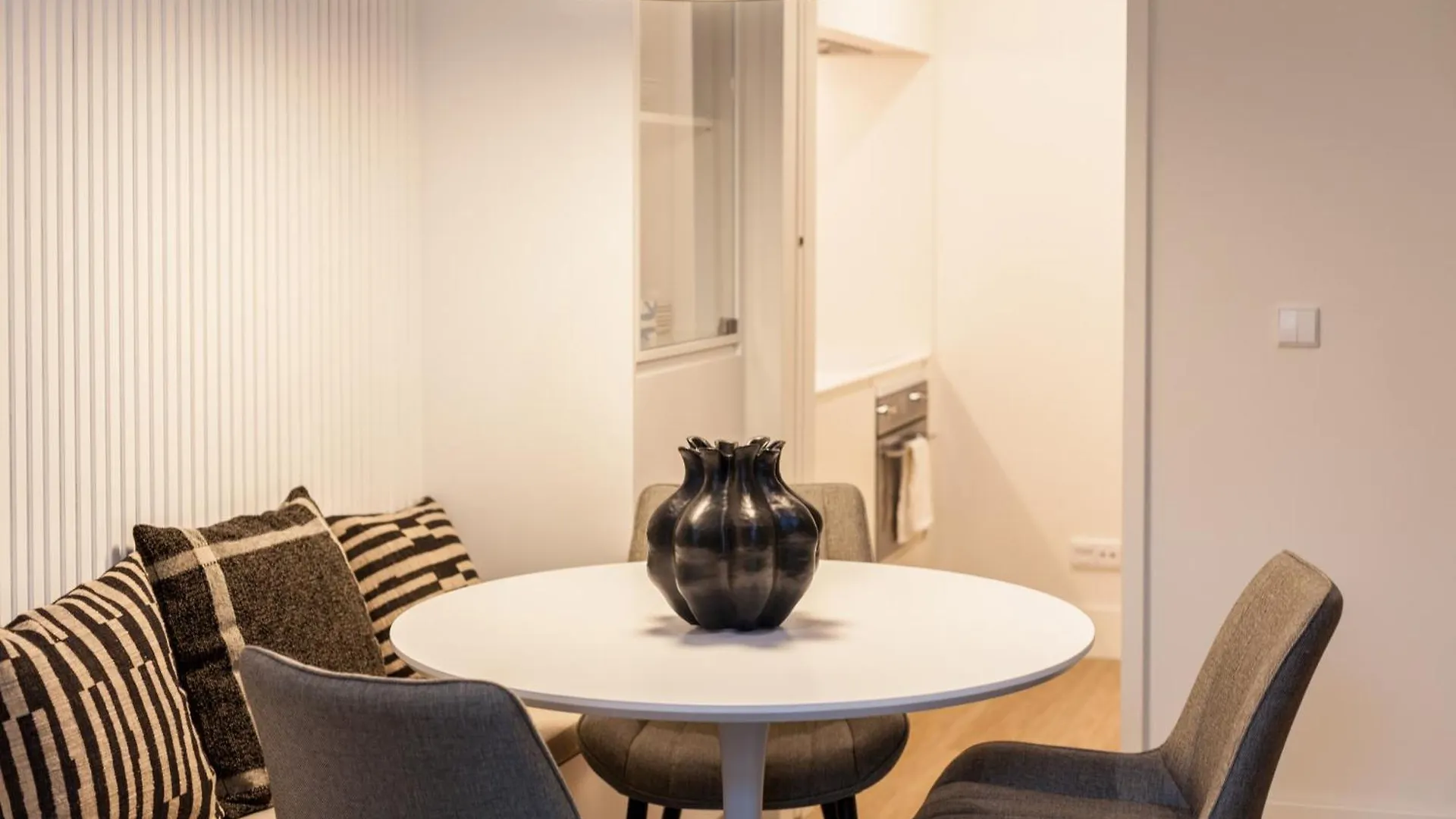 Апартаменты Flh Cais Sodre Chic Urban Flat With Balcony Лиссабон 0*,  Португалия
